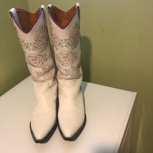 ADAMS white boots almost  like new white leather with a great design -